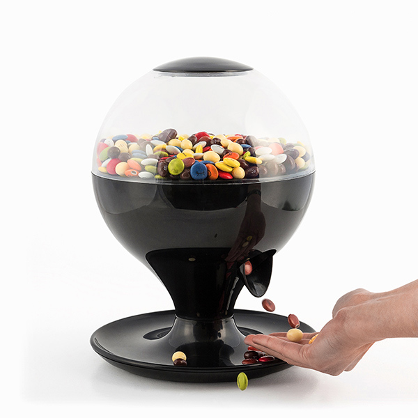 Liikumisanduriga kommide ja suupistete dosaator